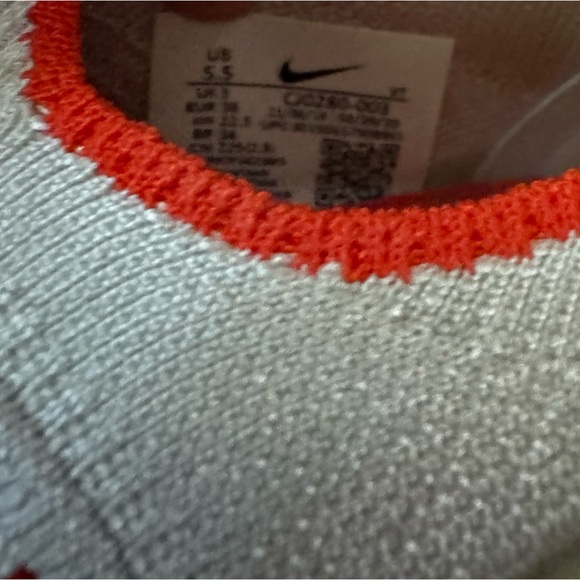 Women’s Nike React Phantom Run Flyknit size 5.5 - Picture 6 of 6